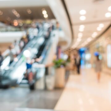 Fluxo em shoppings cai e e-commerce ultrapassa setor pelo 2º ano seguido