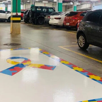 Abril Azul: Transalvador realiza emissão de credenciais de estacionamento para pessoas com TEA