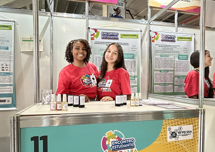 Estudantes baianas desenvolvem perfume em formato inovador