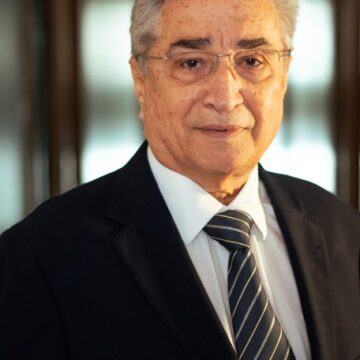 Ex-senador e ministro, Waldeck Ornélas lança obra que denuncia isolamento logístico da Bahia