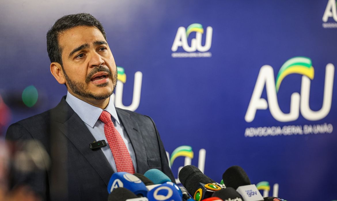 Lula oficializa indicação de Jorge Messias ao STF