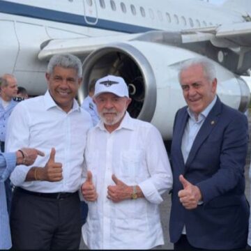 Lula chega a Salvador para anunciar obras de mobilidade e moradia