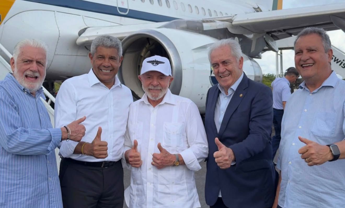 Lula chega a Salvador para anunciar obras de mobilidade e moradia