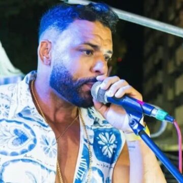 Cantor baiano famoso por hit sofre AVC e é internado em Salvador