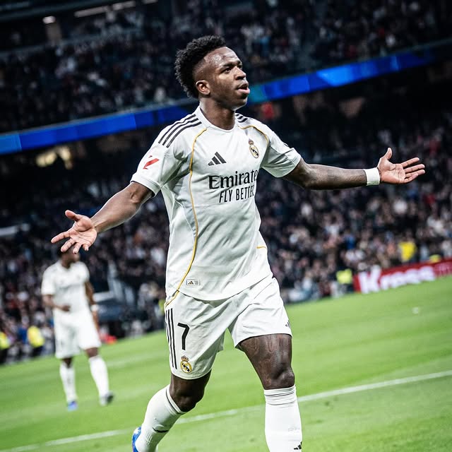 Vini Jr. entra no Top 10 de favoritos à Bola de Ouro 2026; veja ranking