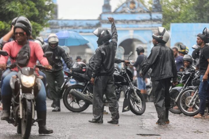 Nova lei multa em R$ 2 mil quem agredir entregadores e motoboys em Salvador