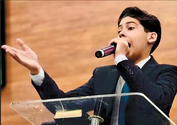 Fenômeno na web, pastor mirim Miguel Oliveira participa de evento solidário em Salvador