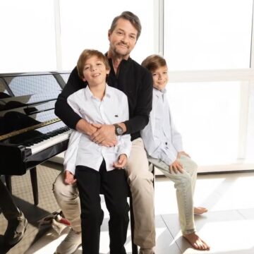 Marcelo Serrado comemora aniversário dos filhos gêmeos: ‘Pisquei, e eles fizeram 13 anos’