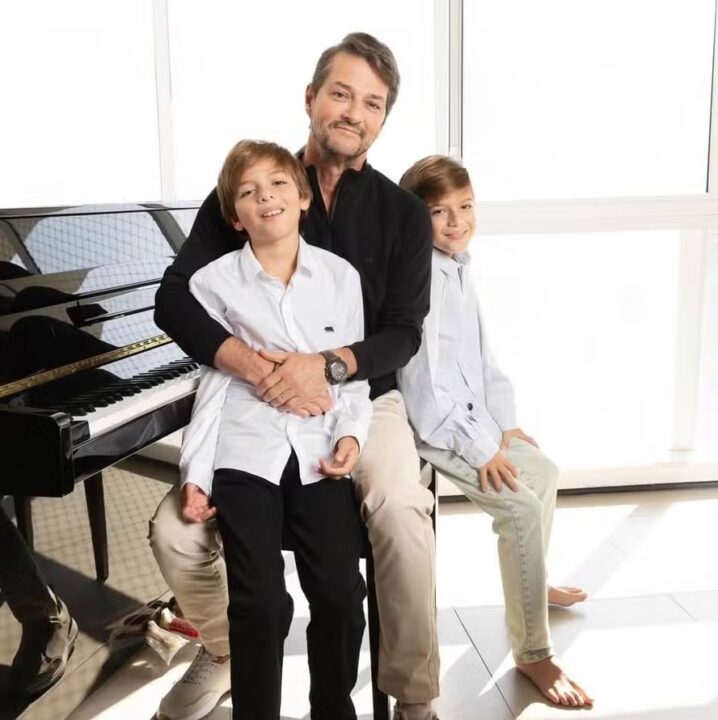 Marcelo Serrado comemora aniversário dos filhos gêmeos: ‘Pisquei, e eles fizeram 13 anos’