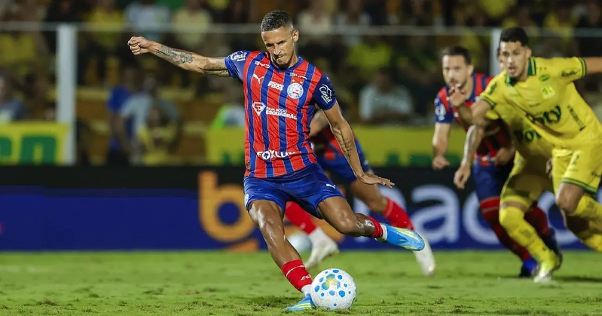Nos acréscimos, Bahia vence Mirassol de virada e volta ao G4