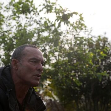 Galã da Globo larga luxo, some da TV e aparece vivendo em vila de pescadores