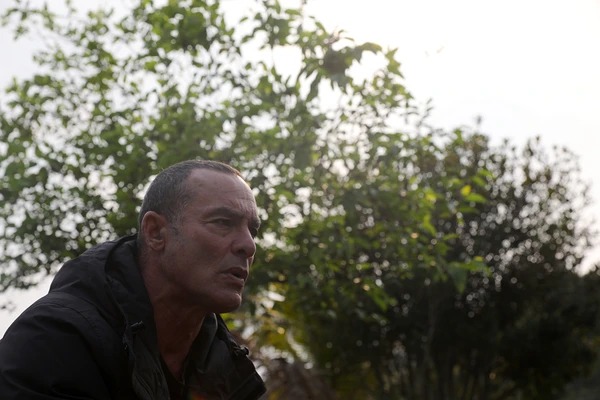 Galã da Globo larga luxo, some da TV e aparece vivendo em vila de pescadores