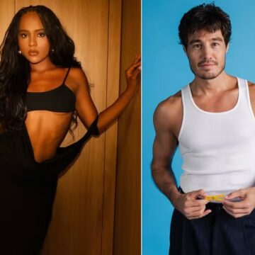 Duda Santos e Tiago Iorc engatam romance e trocam beijos após peça