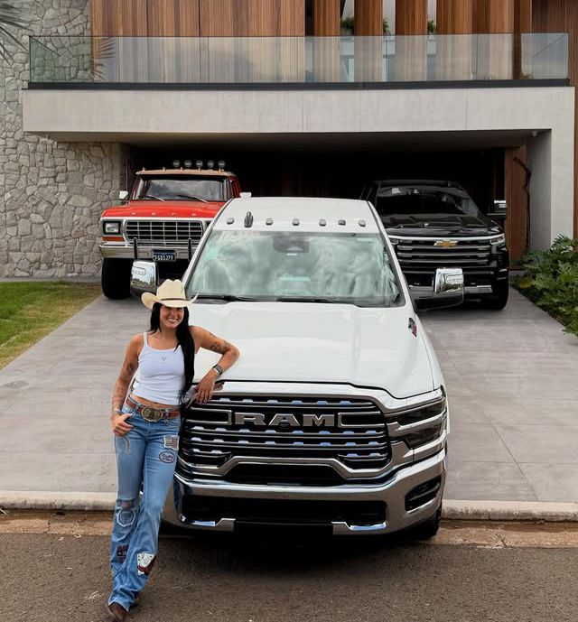 Ana Castela celebra compra de picape: ‘To com a garagem que eu sempre quis’