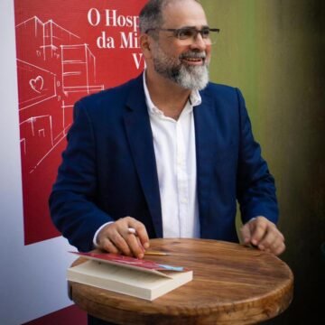 Autor de livro sobre história do Martagão apresenta detalhes da obra na Bienal do Livro