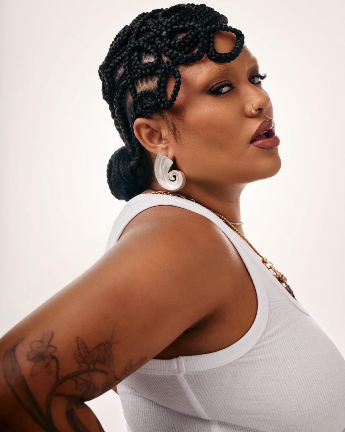 Artista maranhense Iuna Falcão anuncia estreia de nova turnê em Salvador