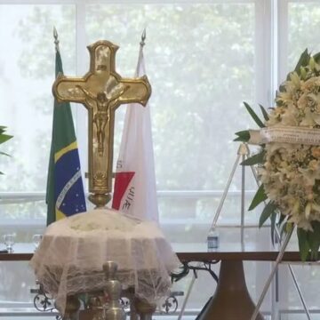 Corpo de pai de Ana Paula Renault é velado em Belo Horizonte nesta segunda (20)