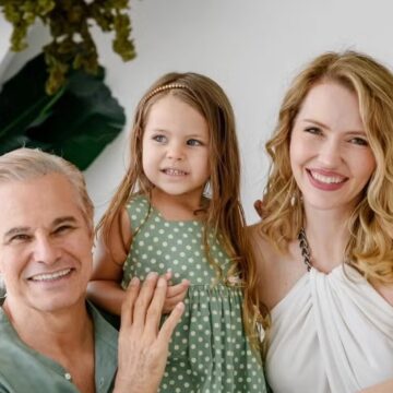 Edson Celulari aparece em ensaio com a mulher e a filha caçula