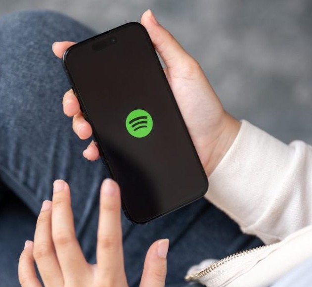 Produção brasileira marca presença no Top 20 Global de podcasts mais ouvidos do Spotify