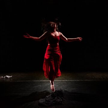 Premiado na Europa e nos EUA, espetáculo radical de Christina Kyriazidi chega a Salvador