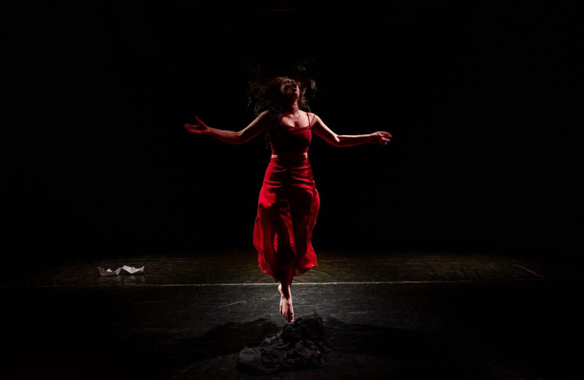 Premiado na Europa e nos EUA, espetáculo radical de Christina Kyriazidi chega a Salvador