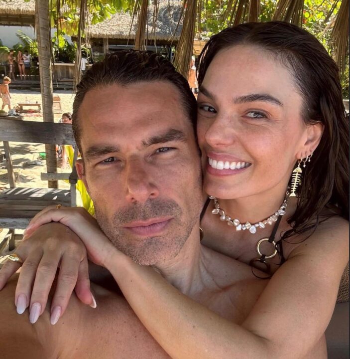 Marcus Buaiz abre álbum de fotos de viagem com Isis Valverde para Trancoso; confira