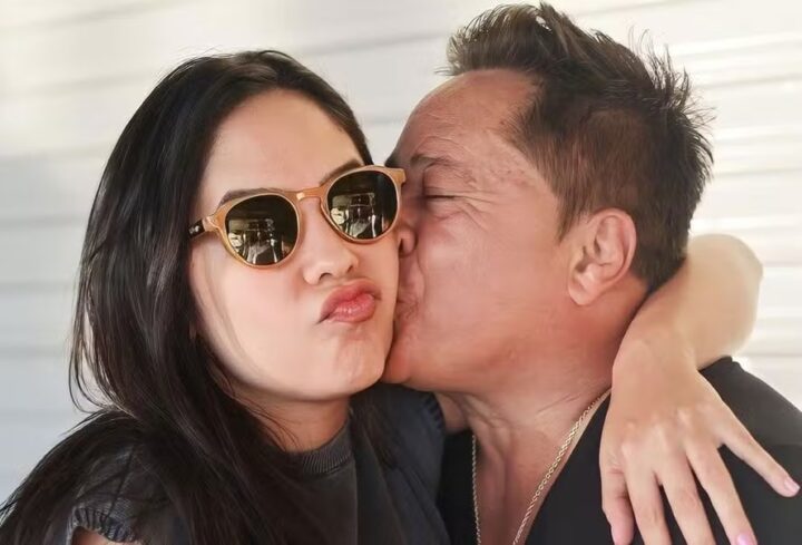 Filha de Leonardo, Monyque Isabella mostra foto raríssima ao lado da mãe: ‘Não gosta de aparecer’