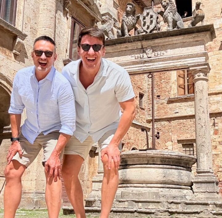 Ex-repórter do Mais Você, Felipe Suhre curte lua de mel na Toscana após casamento com diretor