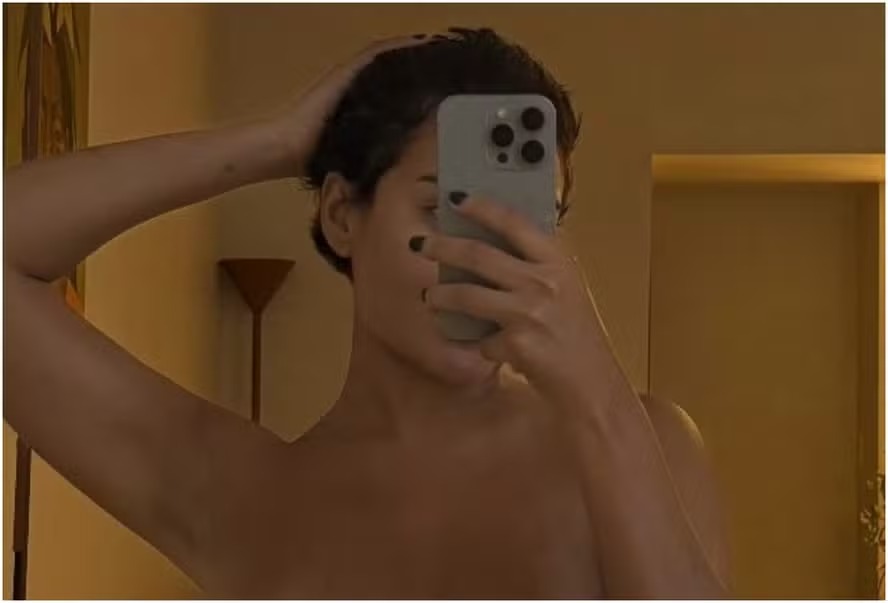 De biquíni, Bella Campos celebra resultado de massagem modeladora