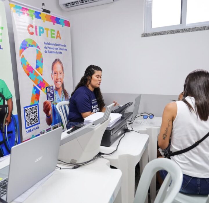 Estação da Lapa recebe mutirão para emissão da carteira de identificação de pessoas com autismo