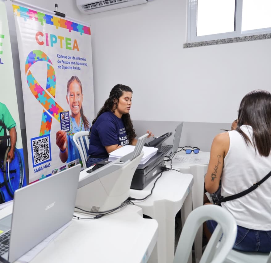 Estação da Lapa recebe mutirão para emissão da carteira de identificação de pessoas com autismo