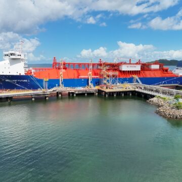 Navio gigante de 188 metros atraca pela primeira vez na Bahia com carga de etano