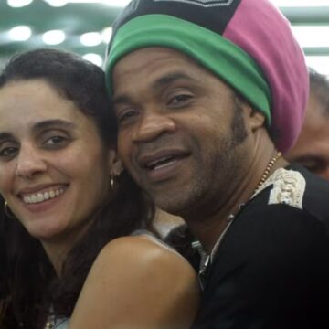 Filha de Chico Buarque fala sobre relação com Carlinhos Brown: ‘A gente não casou’