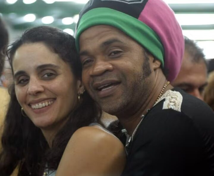 Filha de Chico Buarque fala sobre relação com Carlinhos Brown: ‘A gente não casou’