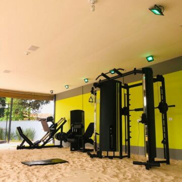 Salvador ganha academia “pé na areia” que simula ambiente de praia