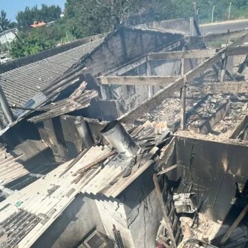 Avião de pequeno porte cai sobre restaurante no Rio Grande do Sul