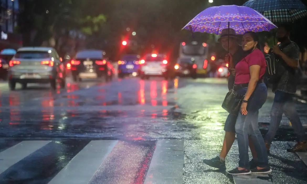 Inmet emite alerta de chuvas intensas para Norte e Nordeste; Belém decreta emergência