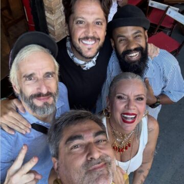 Astrid Fontenelle faz samba para comemorar 65 anos com amigos