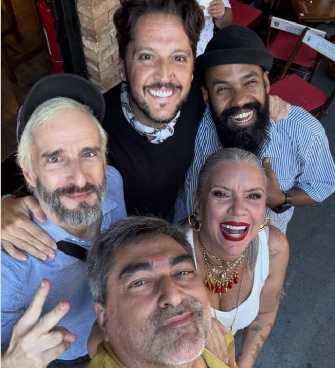 Astrid Fontenelle faz samba para comemorar 65 anos com amigos