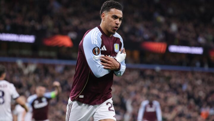 Aston Villa vence Sunderland em jogo de sete gols e se firma na briga pela Champions