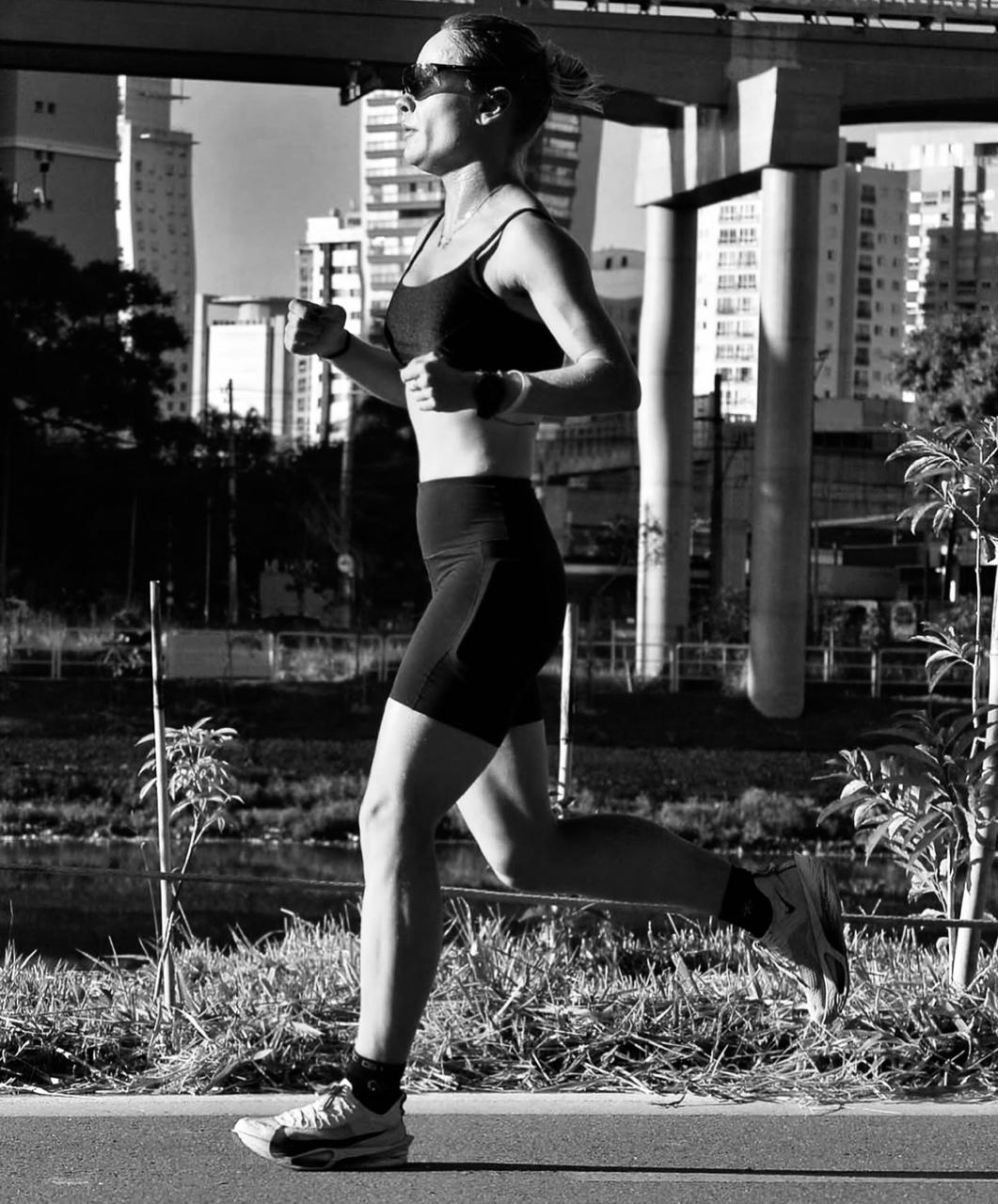 Triatleta brasileira morre aos 38 anos durante prova do Ironman nos Estados Unidos