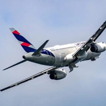 Avião da Latam colide com aeronave da Aerolíneas durante manobra em aeroporto no Chile