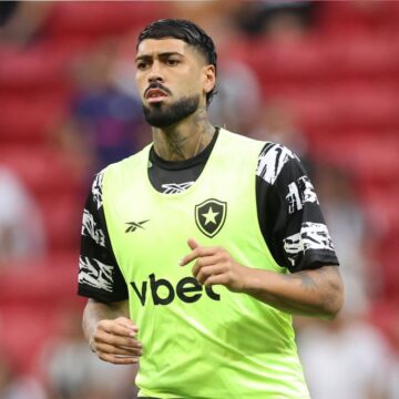 Barboza diz que Botafogo tem acordo com Palmeiras, mas freia saída