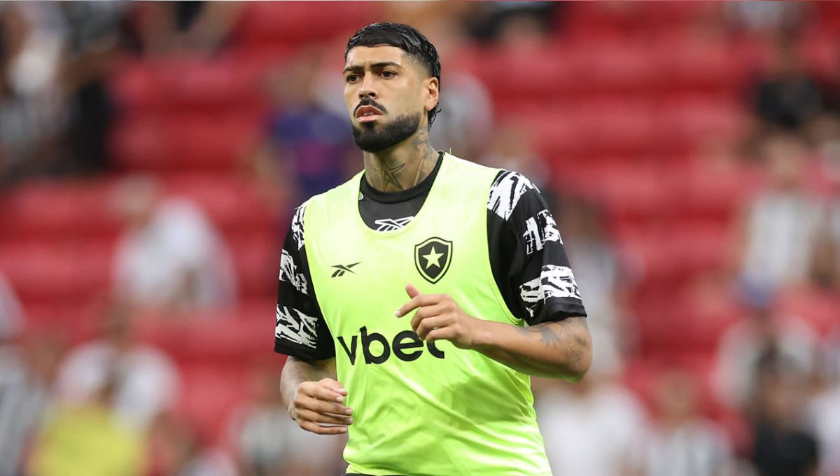 Barboza diz que Botafogo tem acordo com Palmeiras, mas freia saída