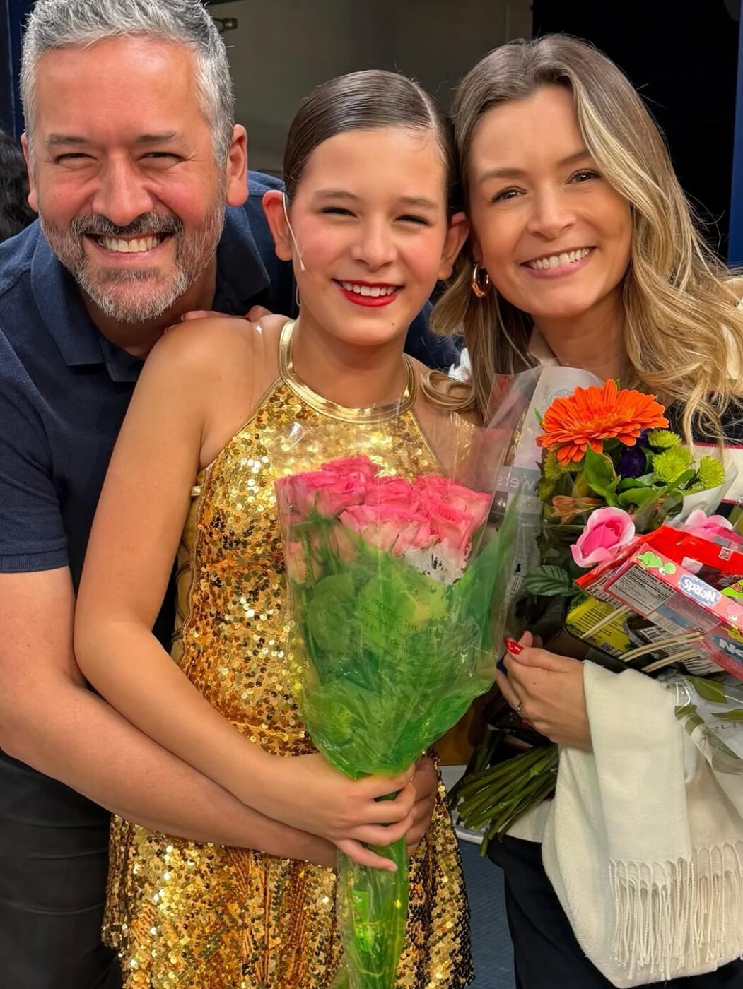 Aos 13 anos, filha de atriz ‘sumida’ da Globo chama a atenção por semelhança com a mãe: ‘Igual’