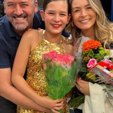 Aos 13 anos, filha de atriz ‘sumida’ da Globo chama a atenção por semelhança com a mãe: ‘Igual’