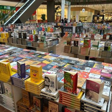 Feira do livro tem títulos a partir de R$ 10 em shopping de Salvador