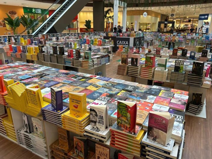 Feira do livro tem títulos a partir de R$ 10 em shopping de Salvador
