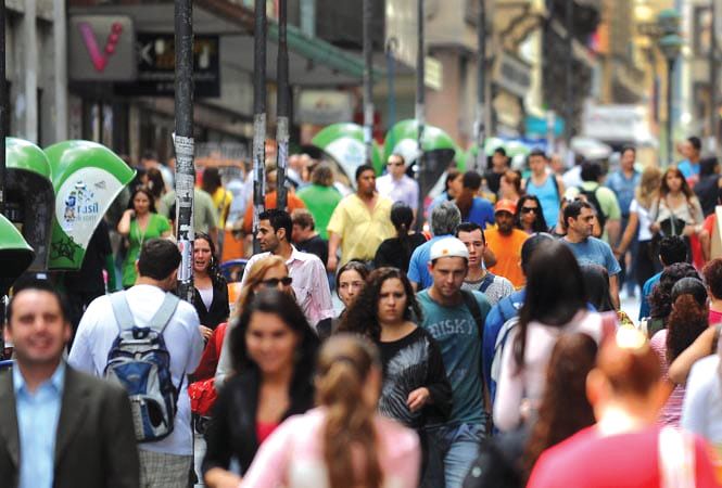 IBGE aponta: Brasil tem menos homens do que mulheres