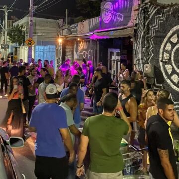 Cliente da Borracharia é presa em flagrante após chamar segurança da casa noturna de macaco